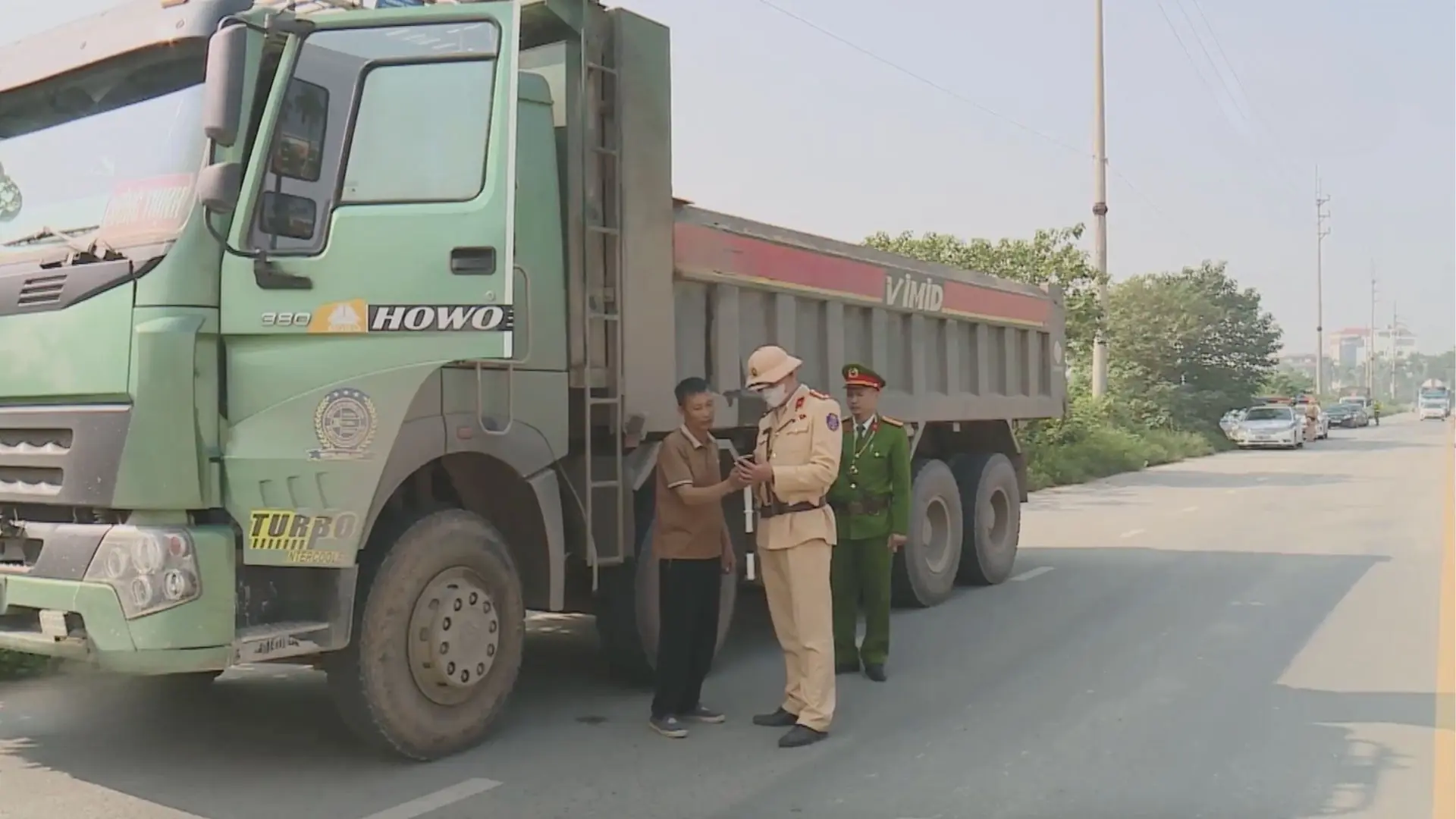 Ngăn chặn vi phạm giao thông gia tăng dịp cuối năm